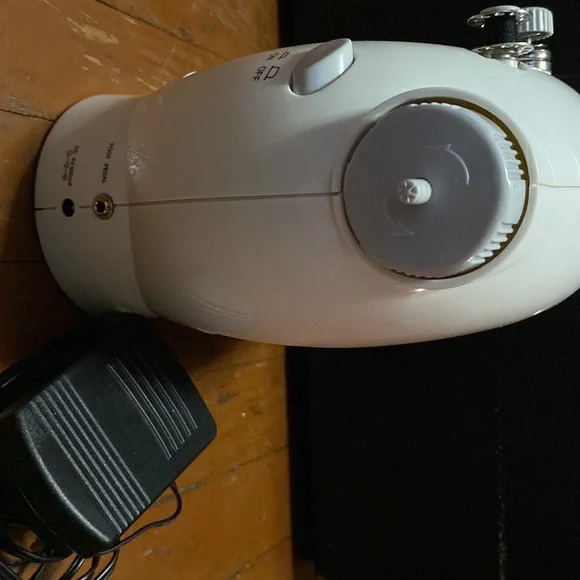 Mini sewing machine - Picture 2 of 5